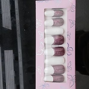 Press on nails